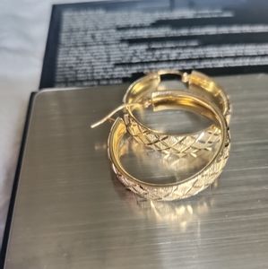 QVC long retired 14k solid yellow gold diamond cut 1 1/4nch hoop earrings-6grams